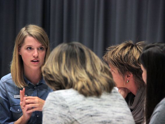 Berufsbildungs- und Integrationsbericht im Berufskolleg Schloß Neuhaus vorgestellt (© Foto: Kreis Paderborn Johanna Leifeld)